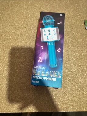 Wireless Karaoke Microphone - Blue